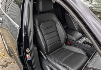 Подержанный автомобиль Volkswagen Touareg 2020 года (24 фото)