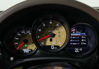 Подержанный автомобиль Porsche Macan 2017 года (11 фото)