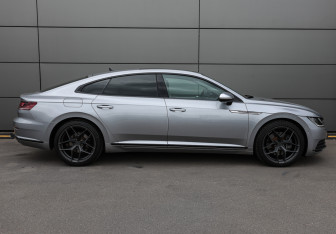 Подержанный автомобиль Volkswagen Arteon 2019 года (4 фото)