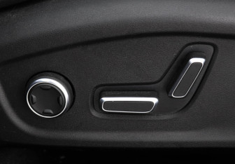 Подержанный автомобиль Geely Atlas 2024 года (17 фото)