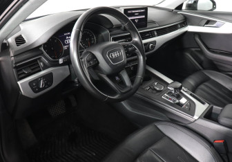 Подержанный автомобиль Audi A4 Sedan 2017 года (9 фото)