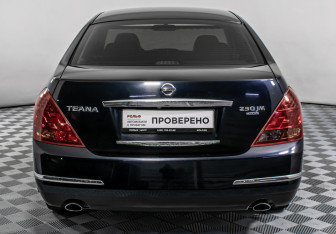 Подержанный автомобиль Nissan Teana 2007 года (6 фото)
