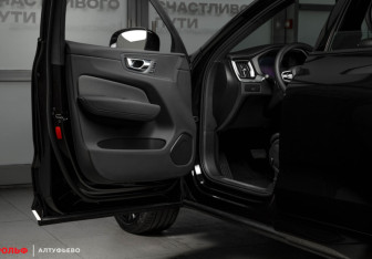 Новый Volvo XC60 2025 (8 фото)