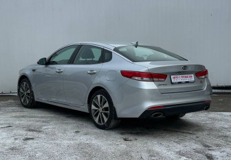 Подержанный автомобиль Kia Optima Sedan 2018 года (7 фото)