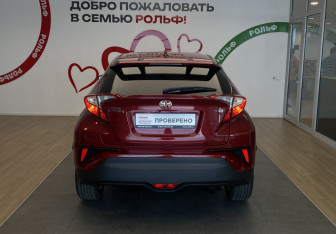 Подержанный автомобиль Toyota C-HR 2019 года (5 фото)
