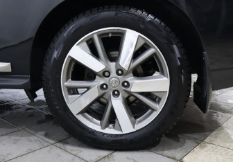 Подержанный автомобиль Nissan Pathfinder 2014 года (9 фото)