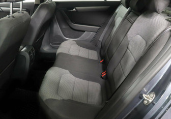 Подержанный автомобиль Volkswagen Passat Sedan 2012 года (10 фото)