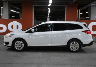 Подержанный автомобиль Ford Focus Wagon 2017 года (8 фото)
