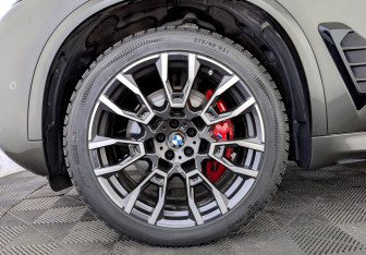 Подержанный автомобиль BMW X5 2024 года (18 фото)