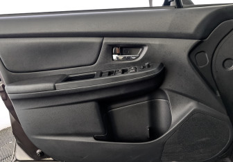 Подержанный автомобиль Subaru XV 2012 года (19 фото)