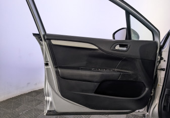 Подержанный автомобиль Citroen C4 Sedan 2020 года (19 фото)