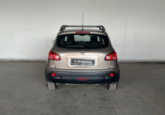 Подержанный автомобиль Nissan Qashqai 2009 года (5 фото)