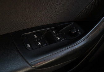 Подержанный автомобиль Audi Q3 2012 года (16 фото)