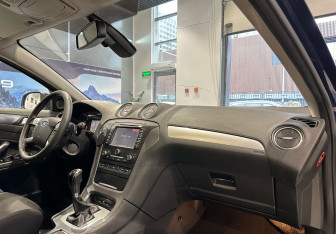 Подержанный автомобиль Ford Mondeo Sedan 2011 года (11 фото)