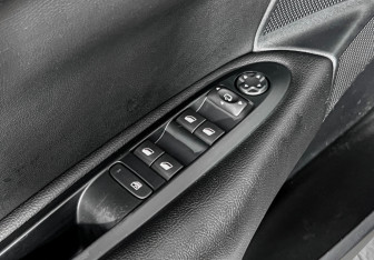 Подержанный автомобиль Citroen C4 Sedan 2015 года (26 фото)