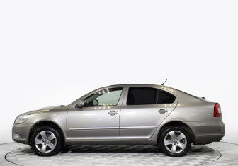 Подержанный автомобиль Skoda Octavia Liftback 2009 года (8 фото)