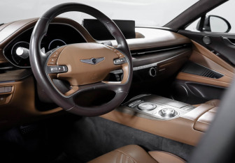 Подержанный автомобиль Genesis G80 2021 года (14 фото)