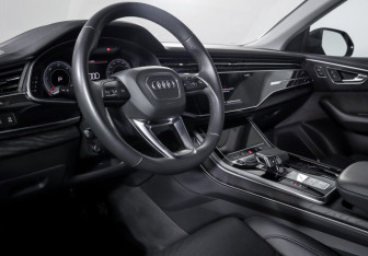 Подержанный автомобиль Audi Q8 2021 года (14 фото)