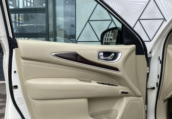Подержанный автомобиль Infiniti JX 2013 года (20 фото)