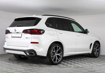 Новый BMW X5 2025 (4 фото)