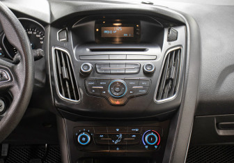 Подержанный автомобиль Ford Focus Wagon 2017 года (15 фото)