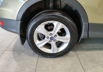 Подержанный автомобиль Ford Kuga 2013 года (12 фото)