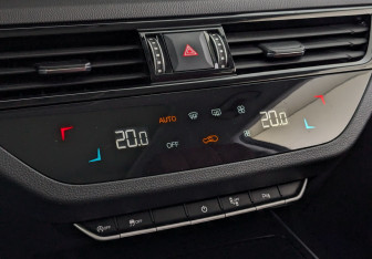 Подержанный автомобиль Hongqi HS5 2022 года (28 фото)