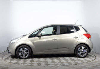 Подержанный автомобиль Kia Venga 2016 года (8 фото)