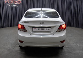 Подержанный автомобиль Hyundai Solaris Sedan 2011 года (6 фото)