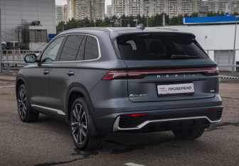 Подержанный автомобиль Geely Monjaro 2024 года (7 фото)