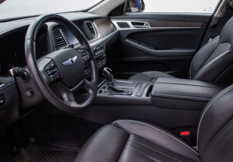 Подержанный автомобиль Hyundai Genesis 2015 года (10 фото)