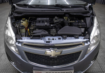 Подержанный автомобиль Chevrolet Spark 2011 года (9 фото)