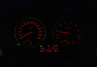 Подержанный автомобиль BMW X1 2015 года (14 фото)