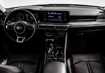 Подержанный автомобиль Kia K5 2020 года (14 фото)