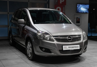 Подержанный автомобиль Opel Zafira Compactvan 2011 года (3 фото)
