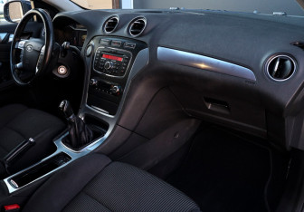 Подержанный автомобиль Ford Mondeo Sedan 2012 года (9 фото)