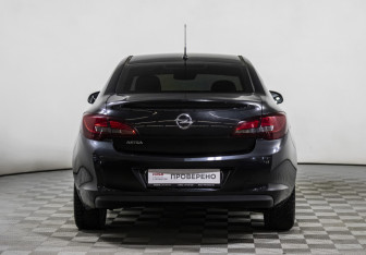 Подержанный автомобиль Opel Astra Sedan 2013 года (6 фото)