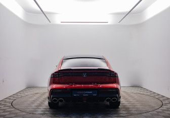 Подержанный автомобиль Changan UNI-V 2023 года (6 фото)