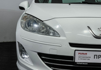 Подержанный автомобиль Peugeot 408 2013 года (15 фото)