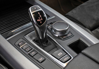 Подержанный автомобиль BMW X5 2016 года (18 фото)