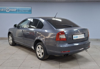 Подержанный автомобиль Skoda Octavia Liftback 2011 года (7 фото)