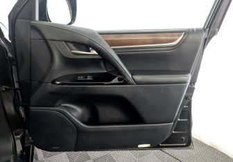 Подержанный автомобиль Lexus LX 2016 года (26 фото)