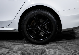 Подержанный автомобиль Audi A4 Sedan 2013 года (15 фото)