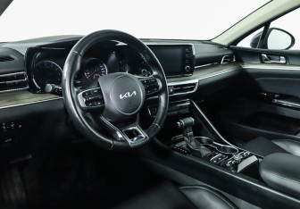 Подержанный автомобиль Kia K5 2021 года (9 фото)