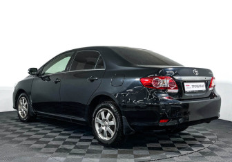 Подержанный автомобиль Toyota Corolla Sedan 2013 года (7 фото)