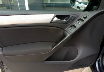 Подержанный автомобиль Volkswagen Golf Hatchback 2012 года (15 фото)