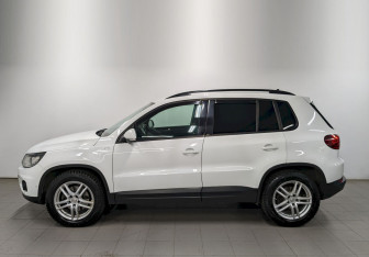 Подержанный автомобиль Volkswagen Tiguan 2014 года (8 фото)