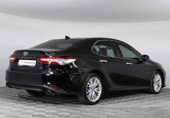 Подержанный автомобиль Toyota Camry Sedan 2018 года (5 фото)