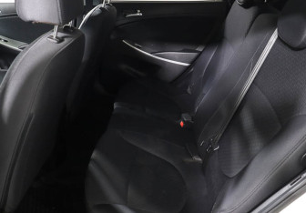 Подержанный автомобиль Hyundai Solaris Hatchback 2012 года (10 фото)