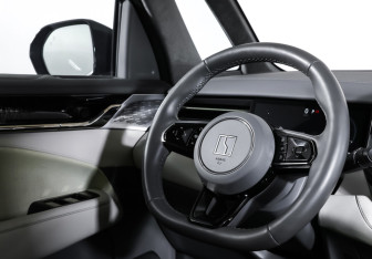 Подержанный автомобиль Zeekr 009 2023 года (17 фото)